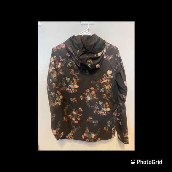 Wind breaker jacket - Picture 2 of 3